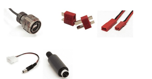 Uma imagem contendo mesa, par, itens, camaDescrição gerada automaticamente